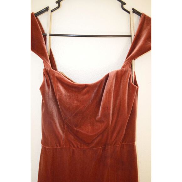 Jenny Yoo Issa Velvet Bridesmaid Off Shoulder Maxi Dress in Cinnamon Rose Sz 4 - Picture 6 of 7
